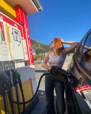 Ellie Bamber Instagram - new boot 🩼