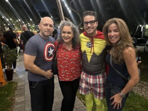 Elluz Peraza Instagram - Una noche divertida con amigos que no veía hace mucho @microteatro @rosalbamaldonadoproducciones @yinavelez @williamvaldez javiervalcarcel