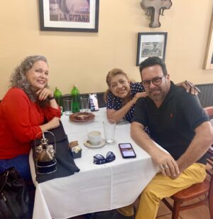 Elluz Peraza Instagram - Con amigos y conversas de proyectos. Buenos tiempos.