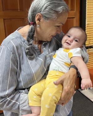 Elluz Peraza Instagram - Esta preciosura se presentó hoy en la oficina. Qué sorpresa más hermosa. Mar, hija de @angelitogaleano y @melinavelez Los amo.