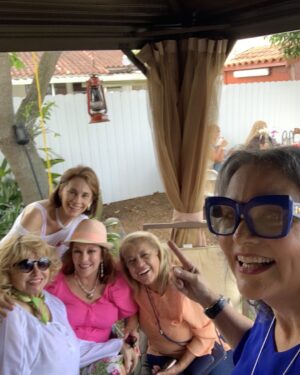 Elluz Peraza Instagram - Good times with old friends. Buenos tiempos con gente querida de muchos años.