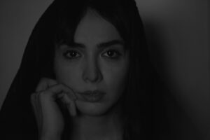 Elmira Dehghani Instagram - ای متناقض ابدی
که سادگی روحت به پیچیدگی همه ی عقایدت‌ می چربید

رضا براهنی