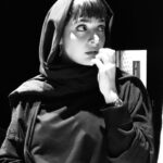 Elmira Dehghani Instagram - 🎭 وعده ما محقق شد. امشب ۲۰ دی، ساعت ۲۰، تماشاخانه «ملک» . بعد از دوماه استراحت، دوباره روی صحنه برمی‌گردیم تا دوستانی که دفعه پیش نمایش «نیمه تاریک ماه» رو از دست دادن فرصت دیدن دوباره‌ش رو داشته باشن. . #نیمه_تاریک_ماه این بار در تماشاخانه «ملک»و با همراهی سایت« tik8» . . ✔تهیه بلیت از سایت tik8.com ‏ عکس: «شیرین جهان‌زاده» . ▪کارگردان: #داود_بنی_اردلان . ▪بازيگران(به ترتیب حروف الفبا): #روزبه_حصاری #المیرا_دهقانی #بهزاد_عمرانی #رامونا_شاه #سام_کبودوند #حسین_کشفی_اصل و #نیکی_مظفری . ▪آدرس اجرا: خیابان شریعتى، خیابان ملک (نرسیده به بهار شیراز)، نبش خیابان وزوایى، پلاک 13، سالن ملک ‏@davoodbaniardalan ‏@leila.jafariiii ‏@iman_yazdi ‏@roozbehhesari ‏@elmiradehghani ‏@behzadomrani ‏@ramoona.shah ‏@sam_kaboudvand ‏@h_kashfiasl ‏@nikimozaffari ‏@farnoush_aba ‏@shirin.jahanzadeh ‏@pan__studio ‏@kevazingo_interior ‏@mytik8 . . #تياتر#تئاترخوب_ببينيم#دی#٩٨#تئاتربازها#تهران#ايران#تیاتریها#تیاتر_ببینیم#بازيگر#بازيگر_تياتر ‏#theatre ‏