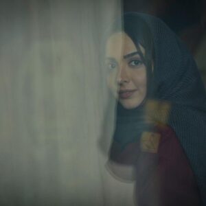 Elmira Dehghani Instagram - اسمای قوی من❤️
من چه می دانستم،کاین گریزت ز چه روست؟
باغ بانی که شکست بی صدا،مردانه
عکس از @farnazazizii 🙏🏻🌹