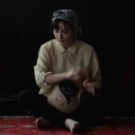 Elmira Dehghani Instagram - یه چیزایی اتفاق افتادن که همشون تموم شدن،مردن ولی بوی گند تعفنش با منه،من از این بو نمی تونم حرف بزنم،نمی تونم نشونش بدم می شه نخوای بدونی،فقط به صدام گوش بدی،دقت کن به صدام نه به حرفام،آخه حرفامم نمی تونم کامل بزنم اونم..ببین نمی تونم بگم، می شه ببینیم فقط ببینم