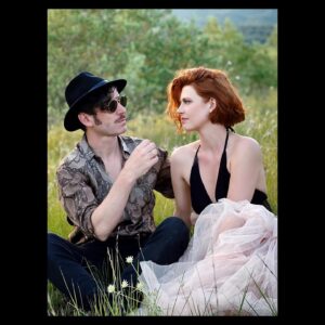 Élodie Frégé Instagram - [ WHATEVER 🎥 ]

Alors c’est vrai, je prépare des tas de choses aussi différentes que palpitantes que variées que nourrissantes… 
Il y a mon cinquième album, il y a la tournée avec Nouvelle Vague , les shows avec André Manoukian, la future diffusion de la série « L’Homme de nos Vies » dans laquelle j’ai campé un personnage avec lequel j’ai un ou deux points communs 🤫, etc etc… et puis… il y a cette chanson « Whatever » , que je fredonne auprès d’ @epsilon_music_ depuis une belle année déjà , qui,  après la sortie de son premier titre à lui « In My Blood » récemment, rue dans les brancards d’être partagée et mise au monde en musique et en images pour notre plus grande joie, et la vôtre j’espère… 💐

Voici un instant presque volé , issu du clip que nous tournons ces jours ci dans l’ un des plus jolis coins de France, qui semble bien représenter l’atmosphère de ce duo en forme de film d’amour fou, d’amour vache, d’amour doux, d’amour crasse… 

Hâte que vous l’ayez bientôt dans la tête , comme nous !! 🎶💗

Qu’est ce que cela vous inspire, à vous ? ⁉️

•••••••••••••••••••••••••• 

@marc_thirouin 🎥 
@antoinewauquier 💄 💇🏼‍♀️ 
@aurelienstorny 👗👖 
@anabellemartins1979 📌
@domainedelacolline 🏡
