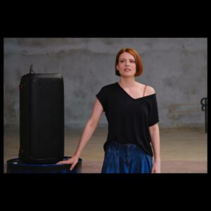 Élodie Frégé Instagram - [ DERNIÈRE DANSE ] 

𝑪’𝒆𝒔𝒕 𝒎𝒂𝒊𝒏𝒕𝒆𝒏𝒂𝒏𝒕 ! 💃🏽

Dani Rivoire , entre danse et démence, m’a prêté son nom et sa nature singulière ( et inversement ) il y’a quelques mois et quand je pense à elle, et à toute cette histoire entre chassés croisés imprévus et déboulés de rebondissements en tous genres, j’ai le cœur qui bat un peu plus fort. 
Elle qui sera dans votre “petite lucarne” ce soir sur @france3 , avec un peu de ma pomme bien sûr… mais surtout cette équipe en forme de famille , Gwendoline la géante du cœur, Alexandre son inséparable, et ma fille rêvée HélieRose l’éclatante… Et encore tout un cortège! Tout ce beau bordel de monde, devant, derrière, autour, mené avec tempête et émotion par Éric Le Roux, qui n’a pas son pareil et avec qui je “travaillerais” bien encore sur quelques pépites à balancer sur des écrans trop plats pour égaler son terrain intérieur fou de reliefs ! 

Merci pour la danse, la confiance, et j´espere… pour l´audience !! 🤣🥸 

À tout de suite sur France 3 ! 

Vous me dites ? 

💫 💋 

Ps : la musique clin d’œil à toi que j’aime et admire @alexandra_cismondi_vertigescie 👩🏻‍🦰👩🏻‍🦰 cc @benoit.olive & @cnxapocalyps 🎶