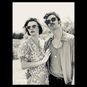 Élodie Frégé Instagram - [ “WHATEVER” J-7 🎶] 
.
.
Un homme, une femme. 
Une route, zéro plan. 
Des cœurs, rancoeur.
Dégaines, rengaine. 
Un oui, un non. 
Un rien, un “tant”.
Des rires, des larmes. 
Du chien, du chat. 
Un air, désert. 
Du trouble, en double. 
.
.
Je pourrais continuer des heures mais je veux dormir… pour rêver de ce jour, dans sept jours exactement , où @epsilon_music_  et moi pourrons enfin partager avec vous notre chanson “ Whatever” tissée dans la soie la plus pure par mon acolyte adoré, pour me ( et vous aussi peut être ? ) faire tomber dans la toile-balancelle de cette “love song” en anglais…qui ne nous quitte plus depuis que nous l’avons entonnée ensemble  il y a un peu plus un an, en studio. 
.
.
Cette chanson est un cadeau, qui je l’espère vous fera voyager longtemps à son bord… Hâte, j’ai hâte ! 
.
.
Et vous ? 
.
.
Good night !🌙🤍
