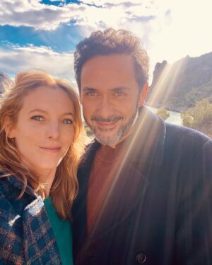Élodie Varlet Instagram - Retour en images sur le redémarrage de @pblvofficiel ! 

J-1 pour la diffusion sur @tf1 ! C’est fou. Juste fou. 🔥🔥🔥

Ma chère Estelle revient le temps d’une arche. J’espère que vous aurez autant de plaisir à la découvrir que j’ai eu à la tourner. 🤗

🙏Merci merci merciiiiii à mes partners géniaux, à nos réalisateurs bienveillants, à nos prods et à @newen_studios d’y avoir toujours cru, à tous les techniciens et surtout à vous sans qui tout cela n’aurait jamais été possible ! 

Bon come back … 
Et … Belle année 2024 ✨💫💫

❤️

#pblv #pblvofficiel #tf1 #demain #fou #comeback