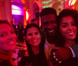 Élodie Varlet Instagram - La Der ! 
Et quelle Der 🔥🔥🔥🔥🔥
Merci @newen_studios 
@pblvofficiel 
@france3 
Merci à vous tous de nous avoir suivi pendant 18 ans. 
Ça continue à l’écran jusqu’au 18 Novembre. 

MERCI. 

#fiesta #incroyable #bestteamever 
#danser #jusquauboutdelanuit #gratitude
