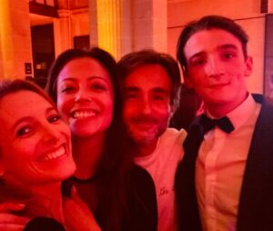 Élodie Varlet Instagram - La Der ! 
Et quelle Der 🔥🔥🔥🔥🔥
Merci @newen_studios 
@pblvofficiel 
@france3 
Merci à vous tous de nous avoir suivi pendant 18 ans. 
Ça continue à l’écran jusqu’au 18 Novembre. 

MERCI. 

#fiesta #incroyable #bestteamever 
#danser #jusquauboutdelanuit #gratitude