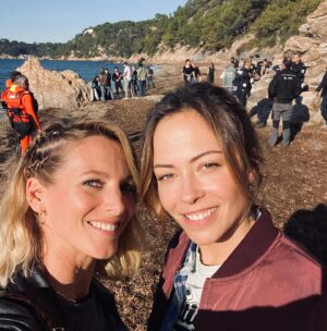 Élodie Varlet Instagram - 1er jour d’une nouvelle aventure ! 
Nouvelle série nouveau style 
Et retrouvailles avec ma si chère et tendre @douniacoesens ❤️
#tometlola #cestlamouralaplage #luckyme 
@france2