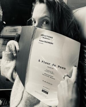 Élodie Varlet Instagram - Two days in Paris ✨
Lecture, Écriture, Plan d’attaque, Avant Première, Lido et Grand Amour = Heureuse ! 🥳
Merci la vie 🔥
#newproject #lido #cabaret #lestetesgivrees #hotelgrandamour #gratitude #paris #ffg #onlacherien #motivee