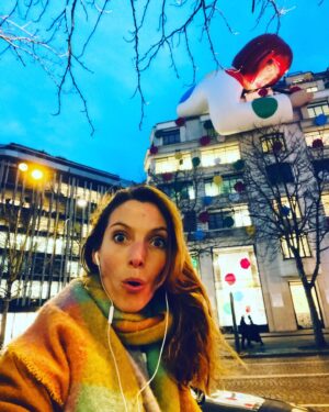 Élodie Varlet Instagram - Two days in Paris ✨
Lecture, Écriture, Plan d’attaque, Avant Première, Lido et Grand Amour = Heureuse ! 🥳
Merci la vie 🔥
#newproject #lido #cabaret #lestetesgivrees #hotelgrandamour #gratitude #paris #ffg #onlacherien #motivee