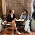 Eloise van Oranje Instagram - 🍸vierde bezoek🍸 met deze 3 lovely ladies op stap geweest en alles laten zien van vooral soho, brooklyn, midtown en meatpacking. wat een geweldige paar dagen - we appen nog steeds in de groepschat over hoe leuk en speciaal het was. ik ben zo dankbaar dat ze hier naartoe zijn gekomen, we had a blast!! en deze foto’s trouwens?? 🤩 we hebben van alles gedaan - dit zijn de tops: 🏟️mets game bij citi field 🥂café colette 🫐oakberry 🥑smor bakery 🥯 pop up bagels 🌳door central park - mensen kijken ☀️rooftops met het lekkere weer