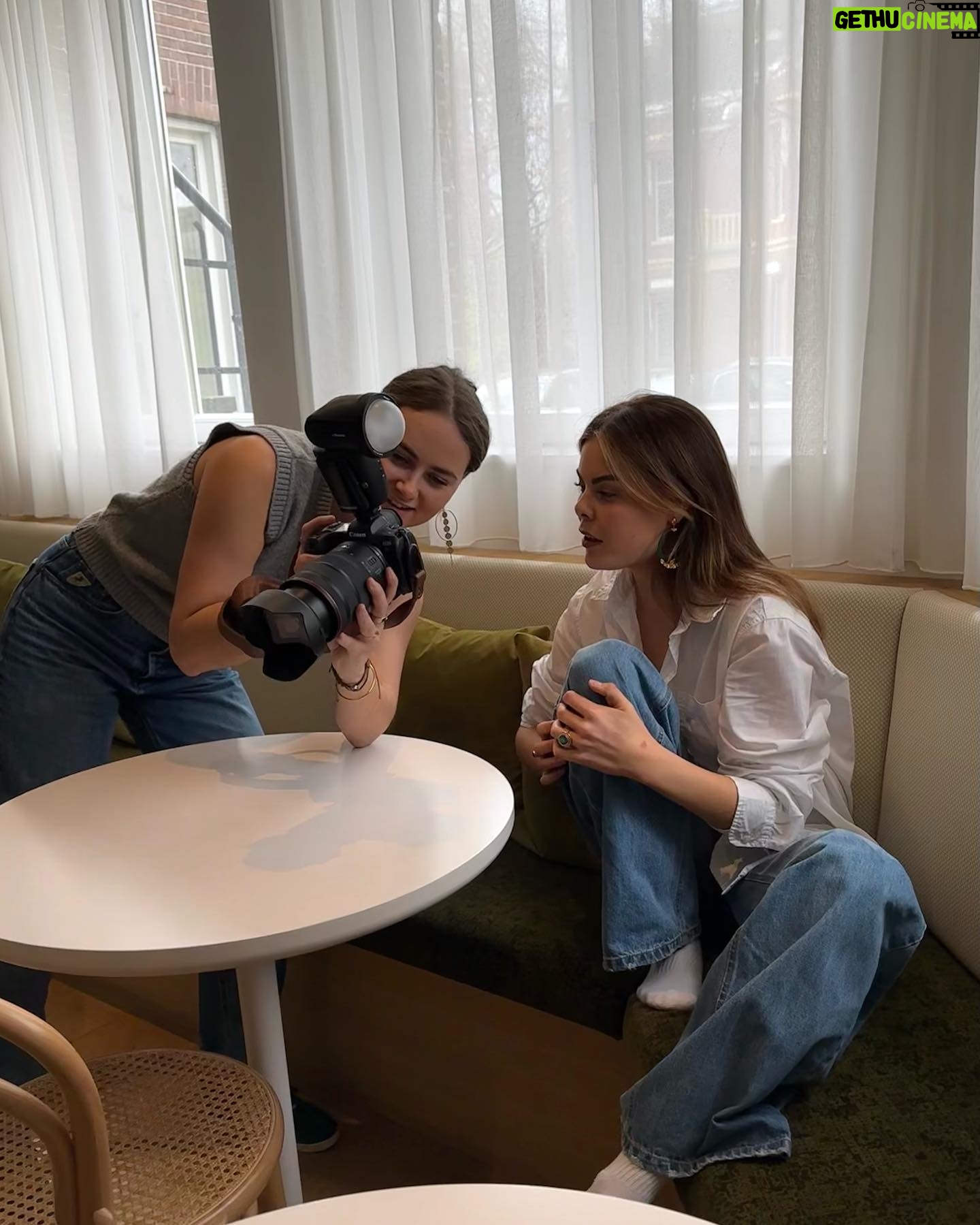 Eloise van Oranje Instagram - genieten van de laatste paar dagen in amsterdam en den haag 🫶 1. leuke fotoshoot met @boeppink 2. heerlijk buiten aan scriptie 3. hot girl walks 4. hair refreshment van de BESTE @mariaalonso_hairandmakeup 5. surprise party gevierd 🥹 ik had niks door 6. veel good bye dates 7. leuke dingetjes in ams doen 8. zo gek om mijn kamer weer leeg te zien okee dat was het, happy easter en byeee