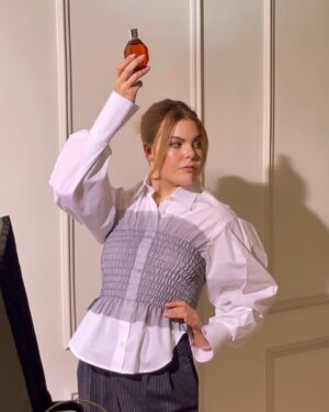 Eloise van Oranje Instagram - behind the scenes ~ photoshoot voor @viktorandrolf_fragrances !! what a dream 🤍 ik kan niet wachten om de foto’s&filmpjes te ontvangen