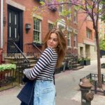 Eloise van Oranje Instagram – 🤝rob en daan🤝

never a dull moment met deze twee. ik kan genieten van alle momenten samen – random feestjes, lekkere restaurantjes, goeie gesprekken en grappige verhalen. allebei heel blij jullie in mijn leven te hebben. en nu KLAAR met dat zoetsappige – jullie zijn ook gewoon echte debielen met z’n tweeën LY :))))