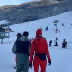 Eloise van Oranje Instagram - de eerste helft van januari is nu al eventvol geweest. van en geweldige ski trip met de leukste groep tot het begin van nieuwe avonturen zoals stage en @mylimalimaco… ik krijg er zo veel energie van. ik ben blij om mijn passie en liefde voor duurzaamheid in te zetten binnen bedrijven en zo een beetje verschil te kunnen maken 🫶 ik ben ook dankbaar dat jullie me allemaal in deze avonturen volgen en ik kan niet wachten op alles van 2024!! good things coming 🤍