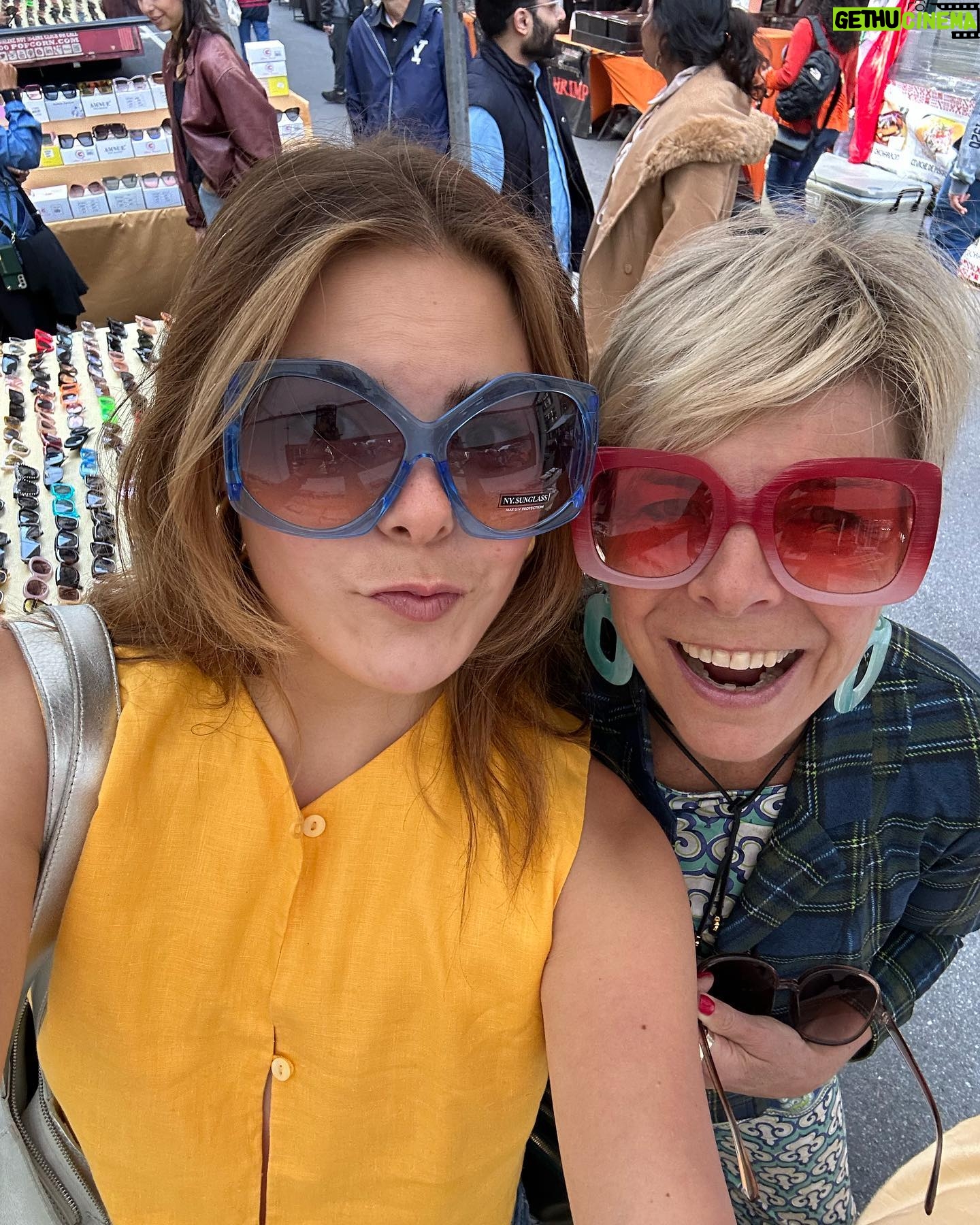 Eloise van Oranje Instagram - π¨βπ©βπ§ tweede bezoek π¨βπ©βπ§ in mijn vorige post heb ik al wat gedeeld over een dag samen, maar het was echt zo gezellig met mijn ouders! ik heb ze een beetje mijn leven te kunnen laten zien. de afgelopen dagen bestonden voornamelijk uit veel wandelen, het ontdekken van mooie plekjes en genieten van lekker eten. ik ben zo dankbaar voor deze momenten samen met hen, vooral omdat we het altijd zo druk hebben en niet altijd de kans krijgen om samen rustig dingen te doen :) al met al heb ik echt enorm genoten van deze tijd samen π«Ά