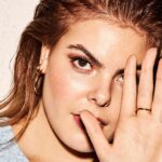 Eloise van Oranje Instagram – Als altijd alle ogen op je gericht zijn, is het niet raar dat je rust wilt. Dus trekt @bram.krikke zich terug in een bejaardenoord en kan @eloisevanoranje niet wachten op haar stage in New York. Het tweetal staat niet alleen op de cover van ons nieuwe issue, maar zijn ook open en eerlijk in het grote interview over o.a. poseren in een badpak, angsten, het wel of niet krijgen van kinderen en de liefde. 

“Soms vind ik het leuk als iemand met me wil kletsen, soms wil ik verdampen in anonimiteit”, deelt Bram. Ook Eloise kan zich hierin herkennen en wordt regelmatig gefotografeerd. Prima, maar niet tijdens het uitgaan. “Ik vind het raar, wat doet iemand met een foto van mij, gewoon ernaar kijken?”

Benieuwd naar het hele interview? LINDA.meiden ‘All eyes on me’ ligt vanaf morgen in de winkel én is nu online te bestellen via de link in bio. 

Fotografie: @valentinavos • Tekst: @miloudeelen • Styling: @esmeralda__tan • Visagie: @judithneyens