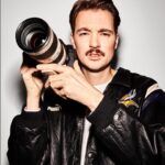 Eloise van Oranje Instagram – Als altijd alle ogen op je gericht zijn, is het niet raar dat je rust wilt. Dus trekt @bram.krikke zich terug in een bejaardenoord en kan @eloisevanoranje niet wachten op haar stage in New York. Het tweetal staat niet alleen op de cover van ons nieuwe issue, maar zijn ook open en eerlijk in het grote interview over o.a. poseren in een badpak, angsten, het wel of niet krijgen van kinderen en de liefde. 

“Soms vind ik het leuk als iemand met me wil kletsen, soms wil ik verdampen in anonimiteit”, deelt Bram. Ook Eloise kan zich hierin herkennen en wordt regelmatig gefotografeerd. Prima, maar niet tijdens het uitgaan. “Ik vind het raar, wat doet iemand met een foto van mij, gewoon ernaar kijken?”

Benieuwd naar het hele interview? LINDA.meiden ‘All eyes on me’ ligt vanaf morgen in de winkel én is nu online te bestellen via de link in bio. 

Fotografie: @valentinavos • Tekst: @miloudeelen • Styling: @esmeralda__tan • Visagie: @judithneyens