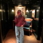 Eloise van Oranje Instagram – 🩵 eerste bezoek 🩵
we hebben allemaal leuke dingen gedaan – ook dingen die ik normaal niet zo snel zou doen, hier is de rundown :
🖼️MoMa: druk door zondag maar wel paar coole kunstwerken
☕️Tiffany&Co gallery en café: heeeel leuk om dit te doen
🍱Zuma: had het al gedeeld via stories, jammer genoeg een 7/10. hele coole sfeer maar het eten niet echt waard voor de prijs ;)
⚜️MET gala proberen te bekijken: hele grote fail want half NY had hetzelfde idee natuurlijk
🌳heerlijke wandeling door Central Park
👕Ralph’s en RL winkels: ik stond versteld over hoe mooi deze winkels waren lekkere gebakjes bij ralph’s
🏇Polo Bar: prachtig interieur, lekkere mocktails, fijne sfeer en goeie gesprekken
🥗Dante west village: super leuk buiten gezeten