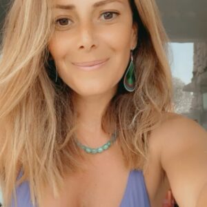 Elsa Fayer Instagram - J-1 ! Les amis rdv demain à 18 h sur @tfxtv  pour les 2 premiers épisodes de  la saison 4 des #10couplesparfaits .  Je compte sur vous et j’attends vos commentaires !! De mon côté j’ai trouvé mon match de l’été, c’est pas exactement ce que J’imaginais 😂Gros gros bisous salés 😘#10cp4 #10couplesparfaits @evaducci @kellyn_sun @vincent_piliego @anissa__r @safia.alba @orelieassouline @maissane.agl @allanguedj @carlatalon_ @imbryanboy @anthonyalcaraz @leamary @sebydaddy @marinleroy777 @krys_lqz @anthony.ciattoni @ditaistrefi @melanie_orl @khephren_neezo