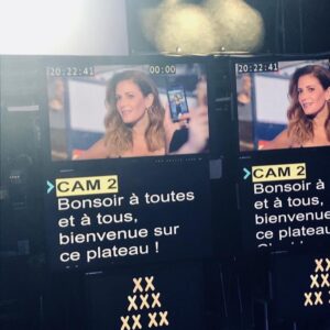 Elsa Fayer Instagram - #aboutyesteraday #euromillions @tf1 @fdj_officiel  Stylisme @lauraklebaner  Hair @sylvain.decolfmacker  Boucle d’oreille @carole.guez  Robe @pinkoofficial