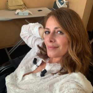 Elsa Fayer Instagram - 5 mn before ! #euromillions  #backstage Bonne chance à tous 🍀. @tf1 @fdj_officiel