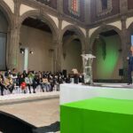 Elsa Punset Instagram - ¡México! Han sido unos días intensos y cálidos de visitas y charla en MIDE (Museo Interactivo de Economía), con su gran labor divulgativa. Gracias por la gran acogida 🙌💚 @museomide #elsapunset #mexico #conferencia #MIDE