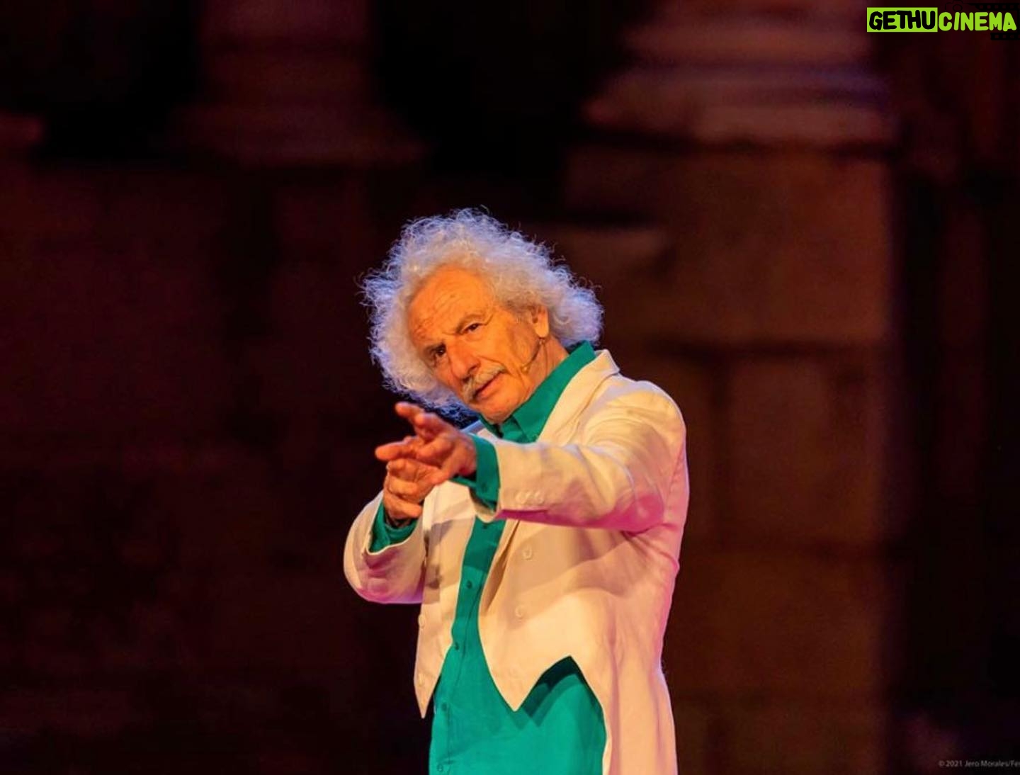 Elsa Punset - 1.1K Likes - Cómo disfruté anoche en el Teatro Bellas Artes de Madrid con el último espectáculo teatral de este hombre, a la vez genial y entrañable. Gracias, Brujo, por hacernos reír y soñar a la vez👏🏻👏🏻👍🏻👍🏻❤️😊 #elbrujo #teatrobellasartes #teatro