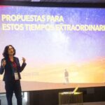Elsa Punset Instagram - Gracias por dejarme sumarme a vuestra alegría y entusiasmo! Jornadas de la Cruz Roja en Granada. Noviembre 2022. #elsapunset #inteligenciaemocional #conferencia #cruzroja #encuentros