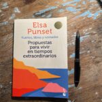 Elsa Punset Instagram – Es una alegría poder compartir con tod@s estas propuestas para estos tiempos extraordinarios. Acaba de salir esta semana en versión bolsillo, publicada por Booket 👍😊#fuerteslibresynómadas #propuestasparavivirentiemposextraordinarios #elsapunset
