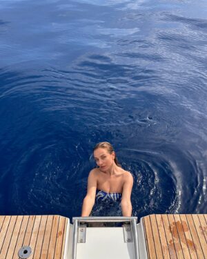 Elvan Dişli Instagram - En sevdiğim mavi 💙🫶🏻
En sevdiğim ay ♊️
En güzel seri 🌊🩵
