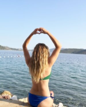 Elvan Dişli Instagram - En sevdiğim mavi 💙🫶🏻
En sevdiğim ay ♊️
En güzel seri 🌊🩵
