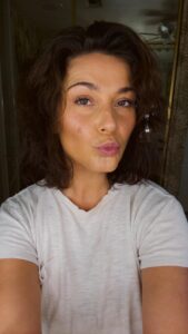 Elysia Rotaru Instagram - Honest truth, doing makeup videos is not my forte, but today thought I’d come on here and just do it. Lol. But also because I have this awesome make up from @ogee now where I can get my face done in 5 minutes and still feel pretty good about it and get on with my day! (Still gotta figure out short hair looks 😒) So if you’re looking for something easy breezy and clean, that feels amazing use my code: YOUDIDIT for a discount at checkout with #ogee #mommakeup #5minface 💜