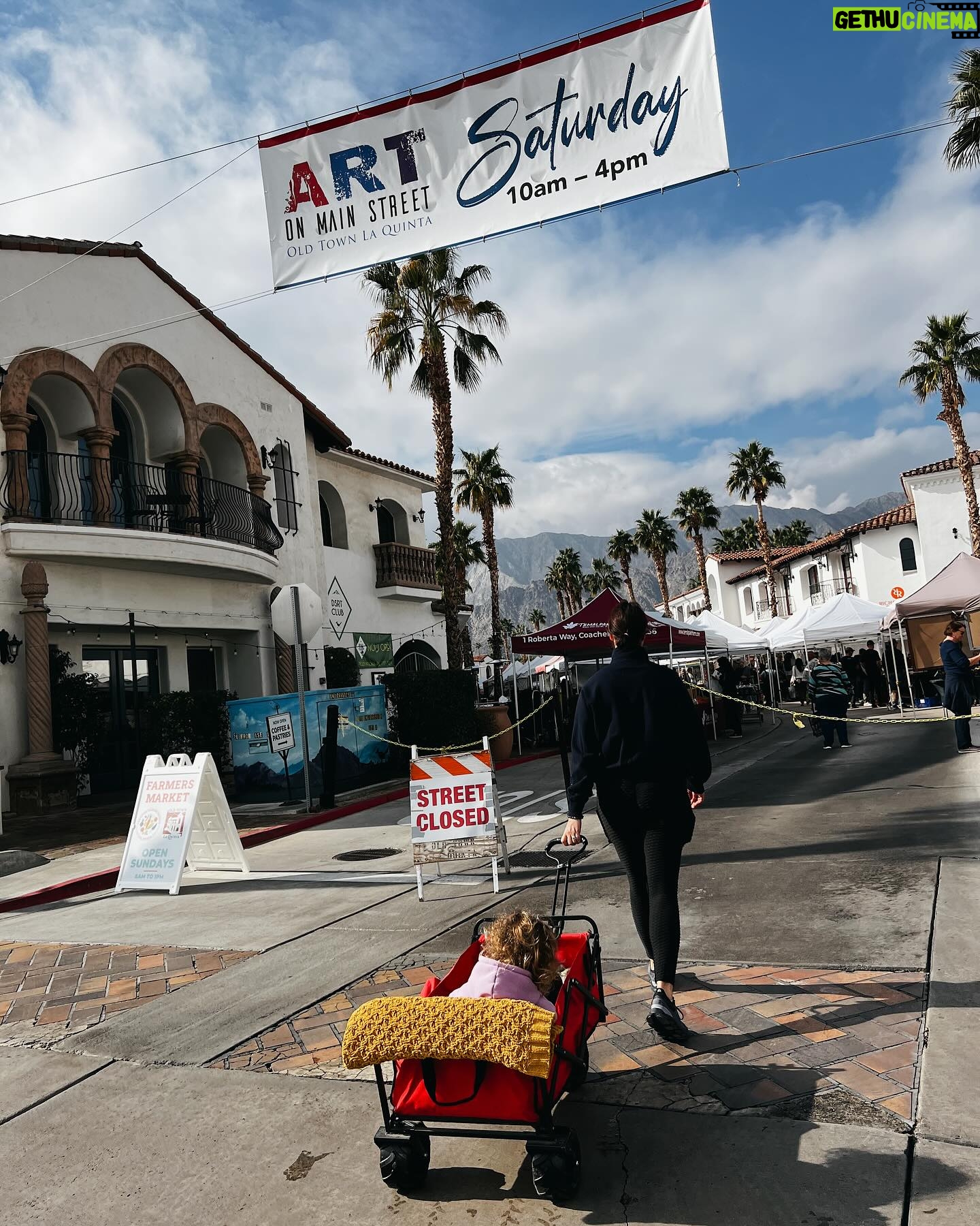 Elysia Rotaru Instagram - Friday to Friday had lot of F words like … Fantastic Friends, food, flowers, farmers markets, family, feasting, fun, feel-good, films, high frequency festivities, flood, Friyay. . . . @rooandyou #rooper #thejoey