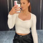 Elz The Witch Instagram - loved a mirror photo since 2011 🤳🏽➡️