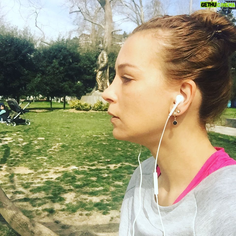 Emel Çölgeçen - 6K Likes - Bahar geldiyse demek #mutluhaftalar