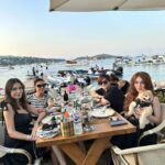 Emel Müftüoğlu Instagram – Canim ahretligim gelmis  anali kizli bodrum sefasi @sevimatuk @irmakkkgunes @cagrimuftuoglu @baykittyy