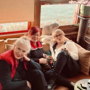 Emel Müftüoğlu Instagram - Biz dün  cocuklar gibi sendik @suzankardes foto @canancelikci