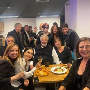 Emel Müftüoğlu Instagram - Ustunden iki gun gecince tbt oluyo muuuu bilemedim ama canimiz metin akpinarimiz nice nice senelere diyelim