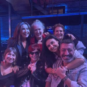 Emel Müftüoğlu Instagram - Canim kubat'imin dogum gunu ayni zamanda evlilik yildonumu kutlamalariydi iyiki dogdun en kiymetlimiz @kubatkubat @demetakbag @suzankardes @nerimankardes @aysestetik @hakanaltunmusic veeeeeee @sedefiybar
