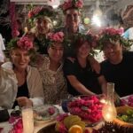Emel Müftüoğlu Instagram – Rahmetli anneannem bu dunyada isiniz is ahrette b…..kunuz cikmaya derdi…. bu resim bana onu hatirlatti ama kirkyilin basi bi araya gelmisiz cok ozlesmisiz resmi bu @demetakbag @oktaykaynarca @suzankardes @ercansaatci @edatokcan @yoncaevcimik