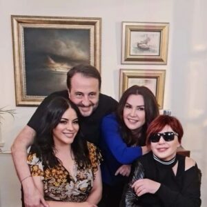 Emel Müftüoğlu Instagram - Bugun cok guzel bisey icin bir aradayiz size sedef aciklasin bence...@sedefiybar @ercansaatci @zaramuzik
