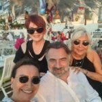 Emel Müftüoğlu Instagram – Bu bodrumda da ne cok taniş var yaaa @demetakbag @oktaykaynarca @yoncaevcimik