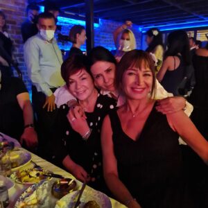 Emel Müftüoğlu Instagram - Dugun dernek ahretligimde yanimda @sevimatuk  @demetakbag