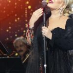 Emel Sayın Instagram – 🧿 Zorlu PSM konserimden.. gelen tüm dinleyicilerime sonsuz teşekkürler 🙏🏻❤️ @oguzarinmis  @safagulsoy  @nergisscetinkaya  @eran_gul  @kiriktarak_ali  @merttekay1  @zorlu_psm @gulsen.ozbakan