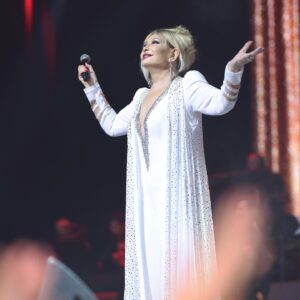 Emel Sayın Instagram - 🧿 @zorlu_psm ‘deki konserimizde bizler ile birlikte olan tüm dinleyicilerimize sonsuz teşekkürlerimle ❤️🌹🧿 @oguzarinmis  @taskinsabah  @nergisscetinkaya  @seriipek @eran_gul  @kiriktarak_ali  @didemtuzel  @bayir.burak @boragokhan 📸